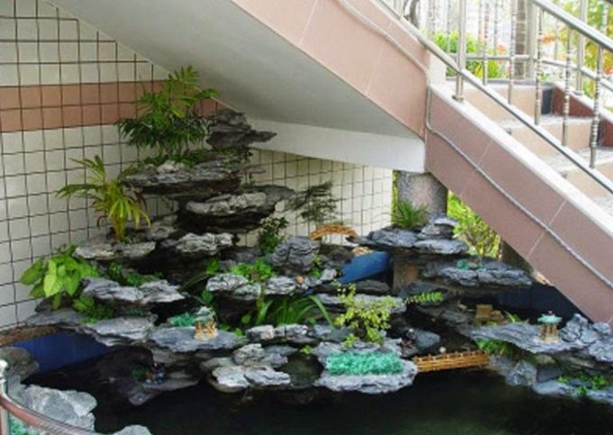 Non bộ áp dụng cho tiểu cảnh cầu thang cũng khá đẹp mắt